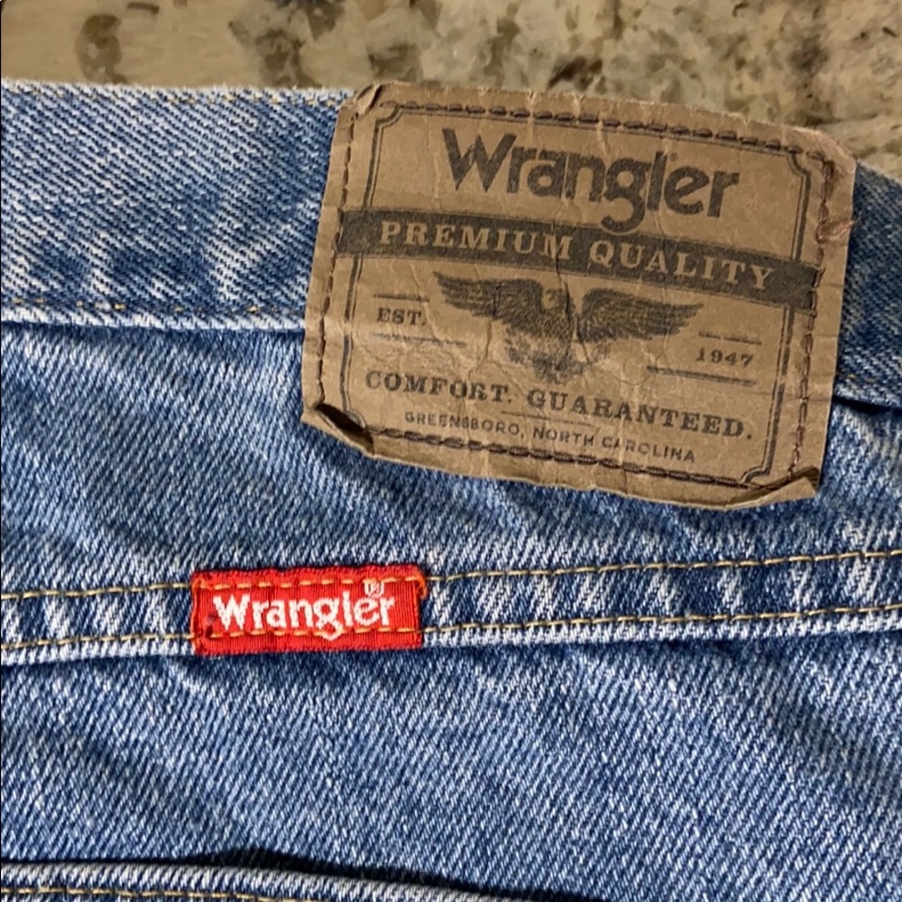 Men’s Wrangler Jeans Sized 48x30 - Picture 3 of 4